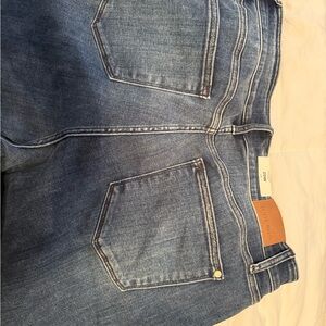 Judy Blue Relaxed Fit Blue Jeans with Distressed Look